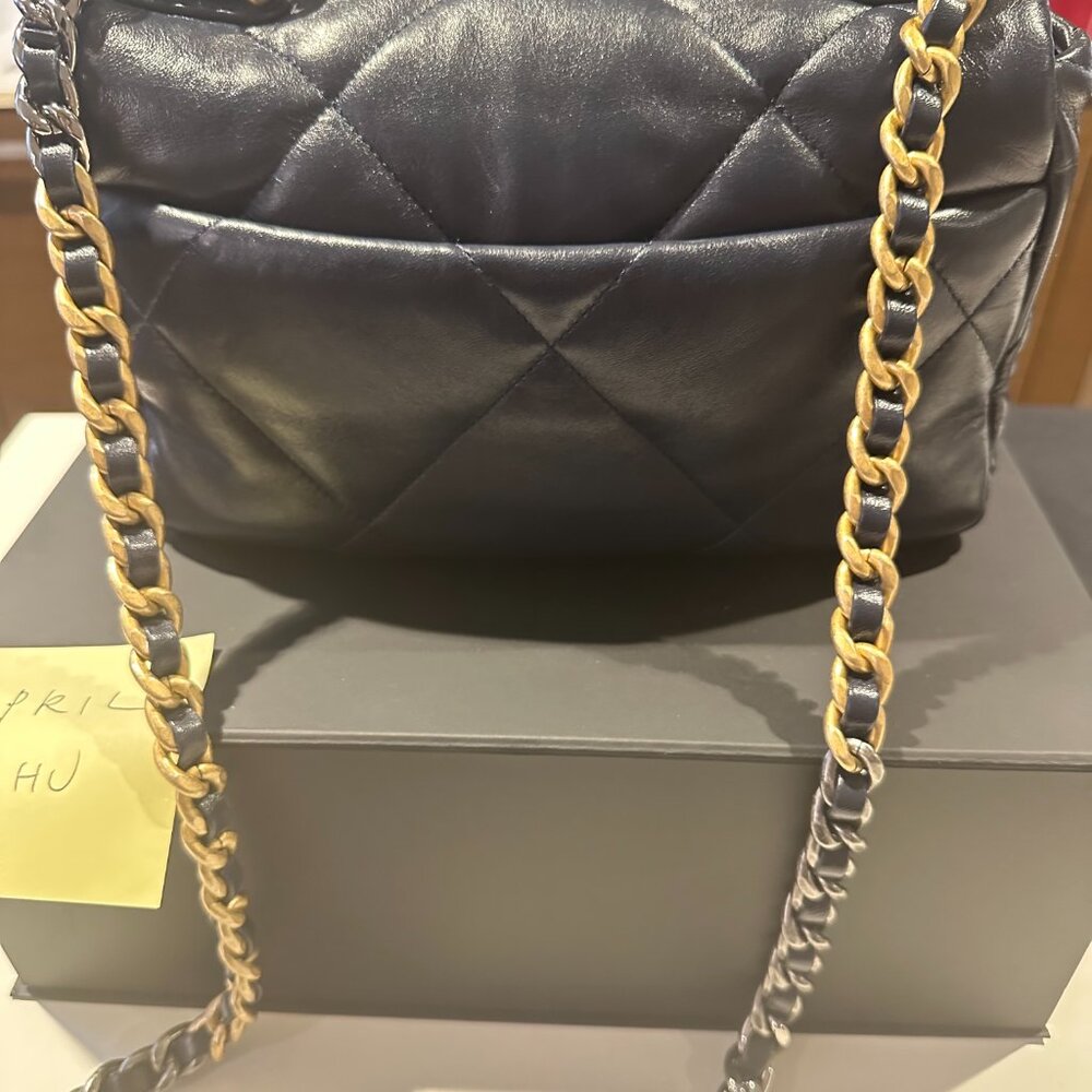 Chanel Navy 19 (Medium) - Picture 4 of 5